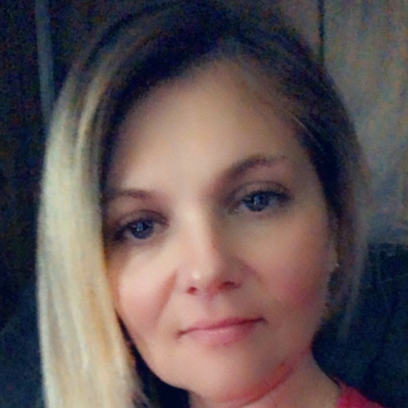 Meet your Posher, Christa - Picture 1 of 1